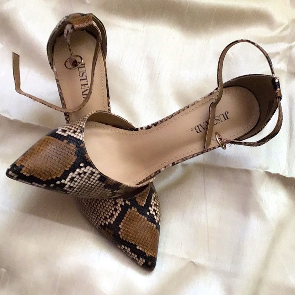 Just Fab 3” heel fabulous shoes. Never worn.
